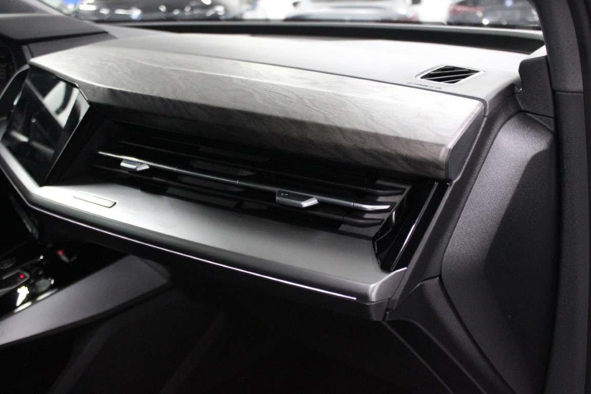 Used 2025 Audi Q4 e-tron Premium RWD image 42