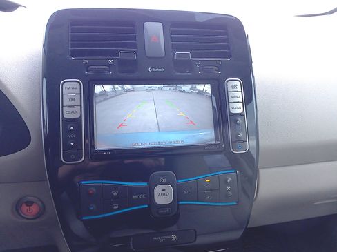 Used 2011 Nissan Leaf SL image 16