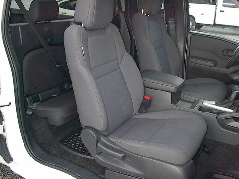 Used 2024 Nissan Frontier S image 11