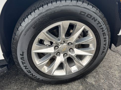 Used 2022 Chevrolet Suburban Premier image 29