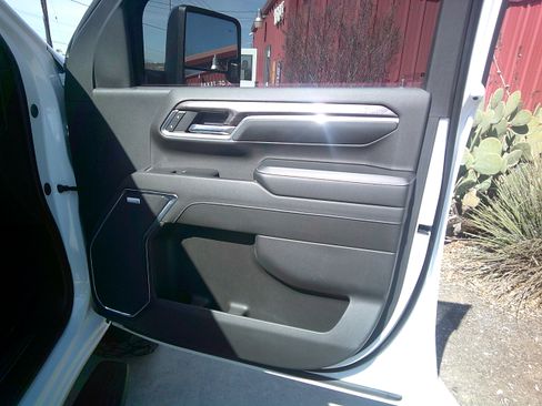 Used 2024 Chevrolet Silverado 2500 LTZ image 10