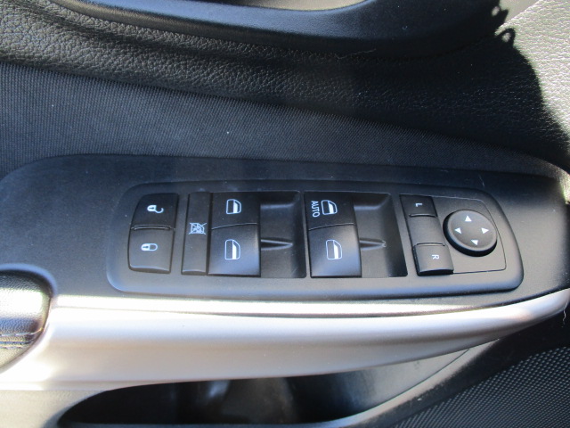 Used 2018 Jeep Cherokee FWD Latitude image 17