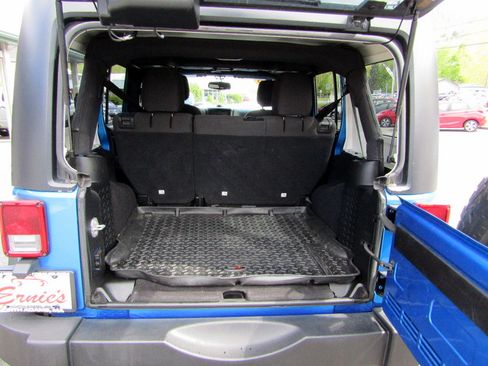 Used 2016 Jeep Wrangler 4WD Unlimited Sport image 9