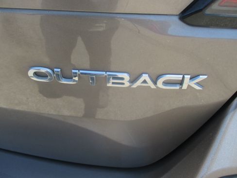 Used 2022 Subaru Outback Premium AWD/4WD image 15