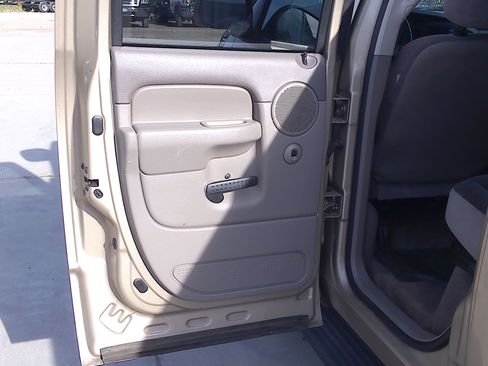 Used 2004 Dodge Ram 1500 Truck SLT image 10