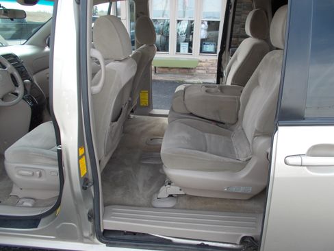Used 2009 Toyota Sienna image 16
