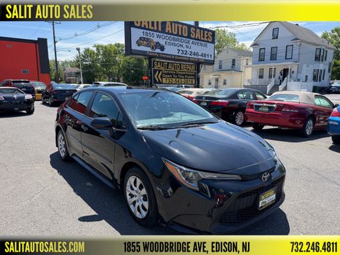 Used 2020 Toyota Corolla LE Sedan FWD image 1