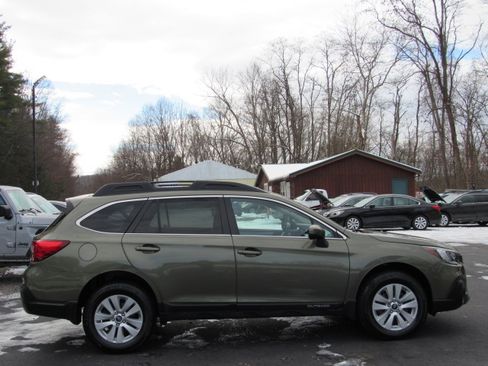 Used 2019 Subaru Outback 2.5i Premium image 10