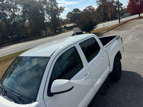 Used 2022 Toyota Tacoma SR image 11