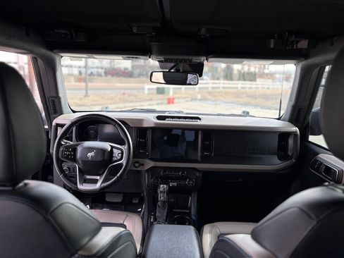 Used 2023 Ford Bronco Wildtrak image 17