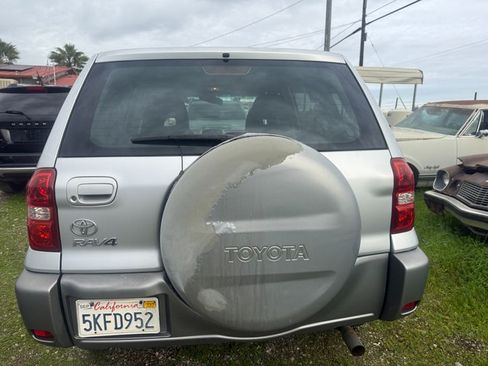 Used 2004 Toyota RAV4 image 9