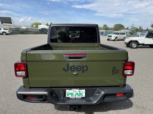 Used 2021 Jeep Gladiator Willys AWD/4WD image 4