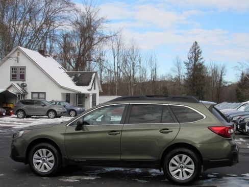 Used 2019 Subaru Outback 2.5i Premium image 5