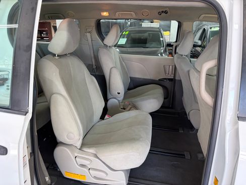 Used 2011 Toyota Sienna UNAVAIL FWD image 17