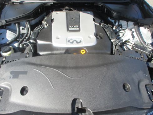 Used 2017 INFINITI Q70 Premium image 19