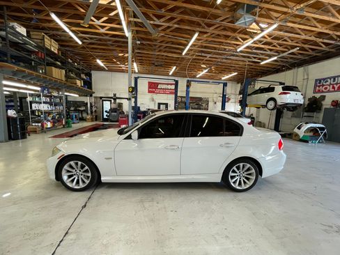 Used 2011 BMW 328i image 6