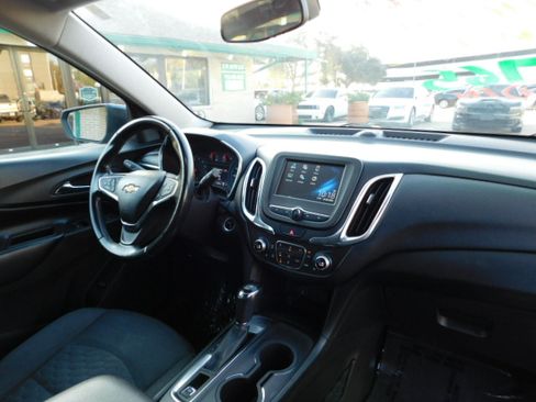 Used 2018 Chevrolet Equinox LT image 27
