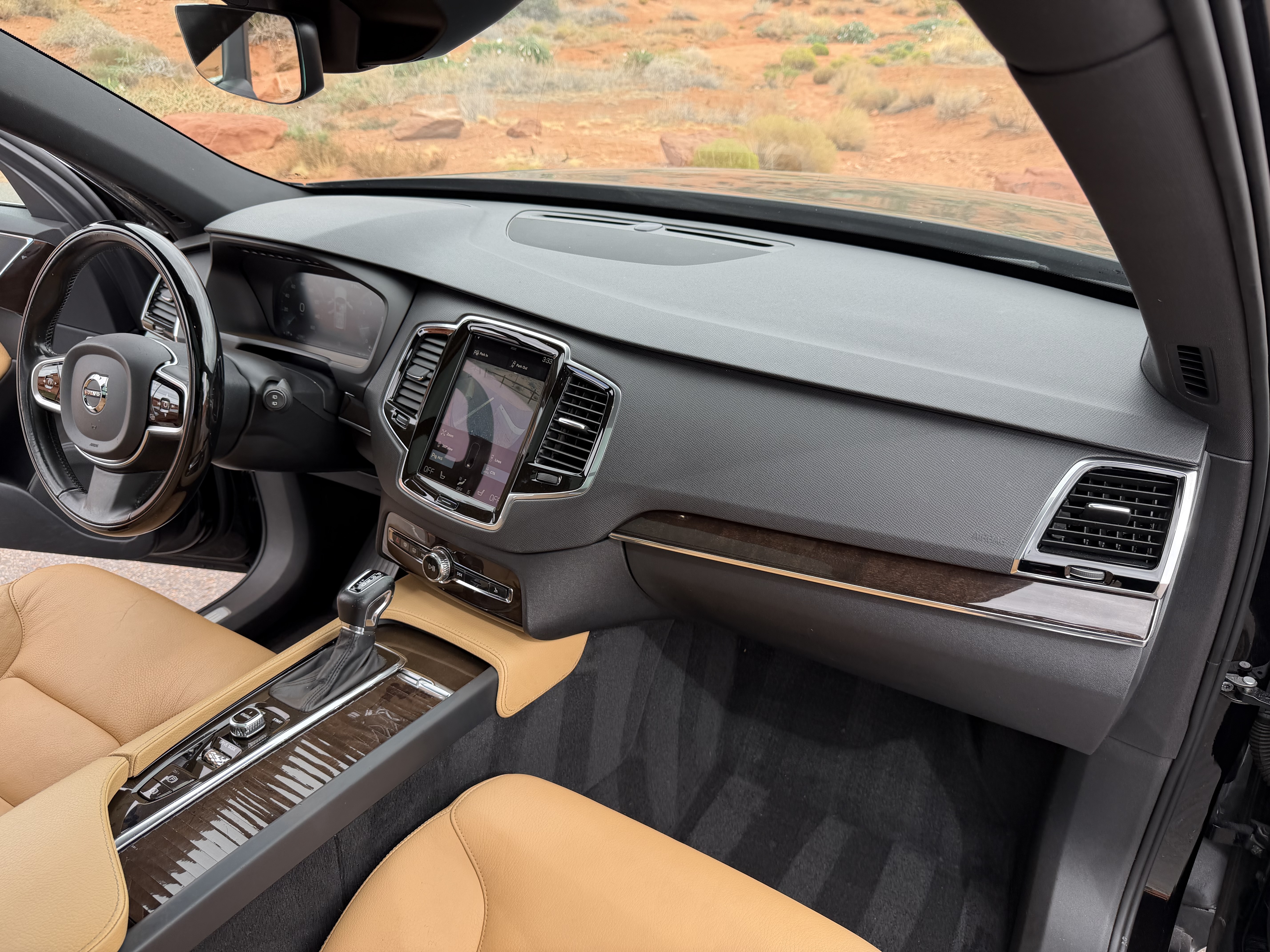 Used 2017 Volvo XC90 AWD T6 Momentum image 7