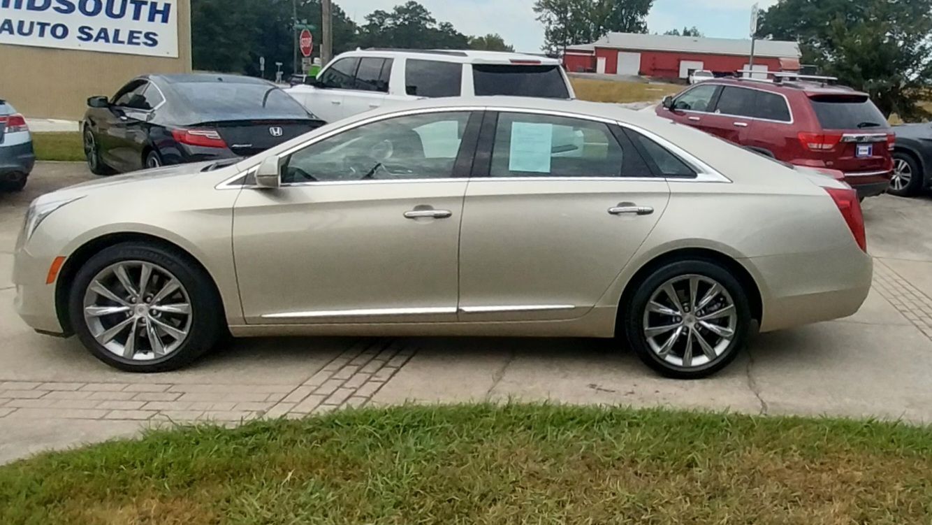 Used 2013 Cadillac XTS Luxury FWD image 3