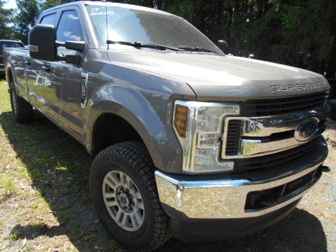Used 2019 Ford F250 4x4 Crew Cab Super Duty image 2