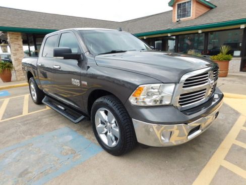 Used 2018 RAM 1500 4x4 Crew Cab Big Horn image 2