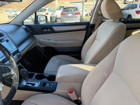 Used 2017 Subaru Outback 2.5i Premium image 15