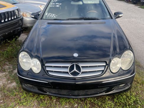 Used 2009 Mercedes-Benz CLK 350 image 2
