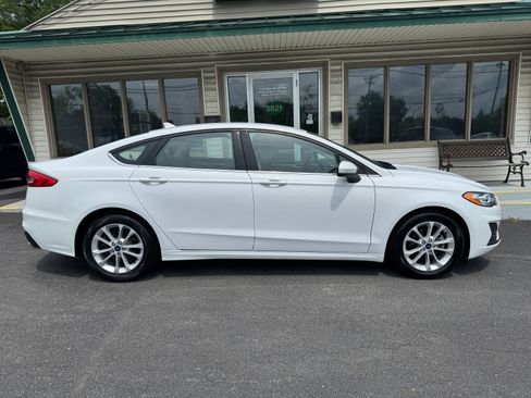 Used 2020 Ford Fusion SE FWD image 1