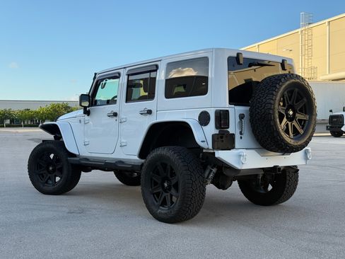 Used 2015 Jeep Wrangler 4WD Unlimited Sahara image 4