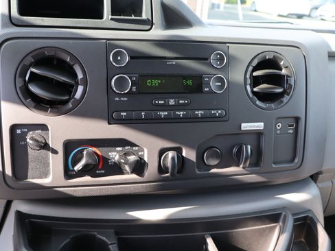 Used 2019 Ford E-350 and Econoline 350 Super Duty RWD image 17
