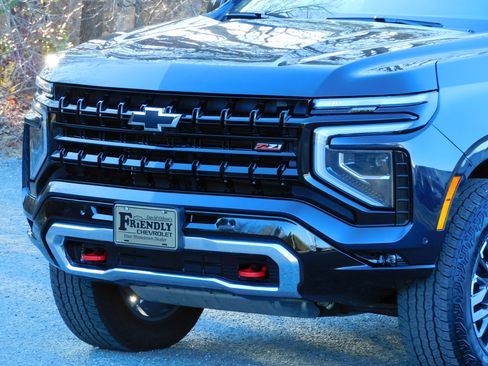 Used 2025 Chevrolet Suburban Z71 image 9