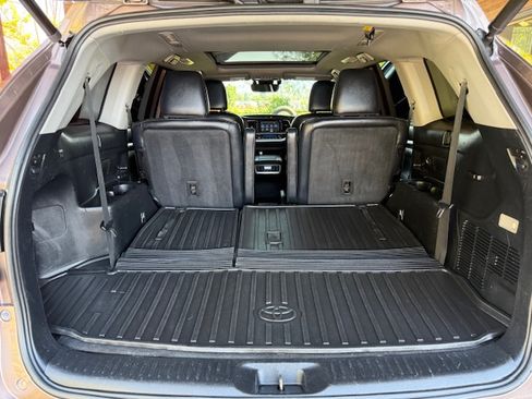 Used 2018 Toyota Highlander Limited Platinum image 19