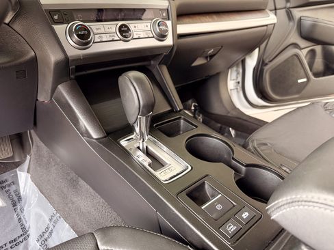 Used 2017 Subaru Outback 2.5i Limited image 12