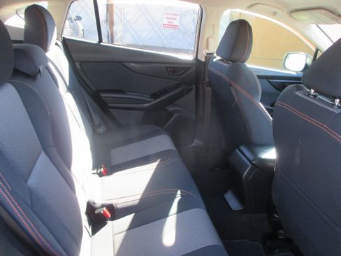 Used 2021 Subaru Crosstrek 2.0i Premium image 9