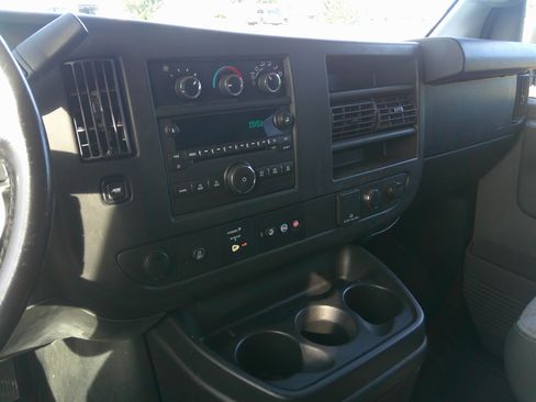 Used 2017 Chevrolet Express 3500 LT image 10