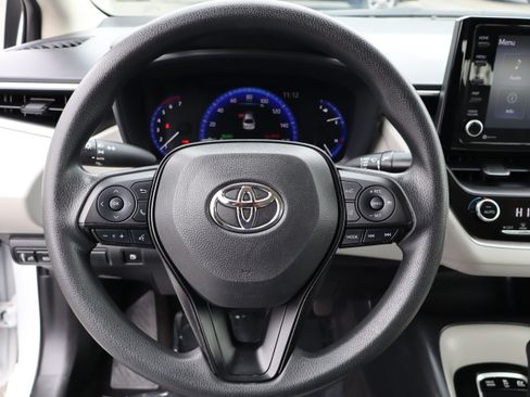 Used 2022 Toyota Corolla LE image 19