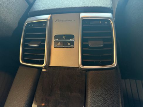 Used 2014 Porsche Panamera 4S image 33