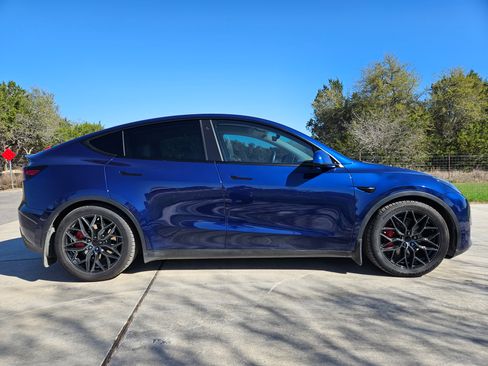 Used 2022 Tesla Model Y Performance image 6