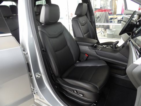 Used 2025 Cadillac XT6 Premium Luxury image 29