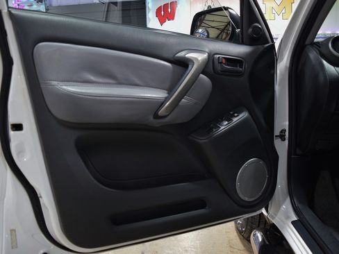 Used 2004 Toyota RAV4 image 28