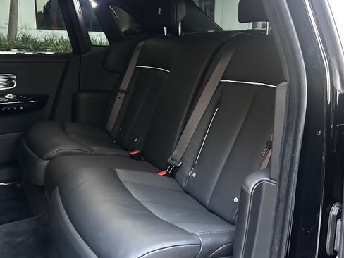 Used 2021 Rolls-Royce Phantom image 22