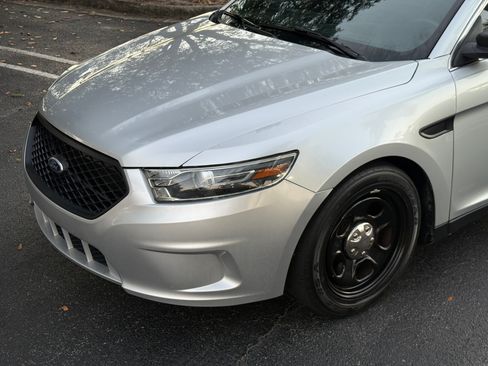 Used 2016 Ford Taurus image 23