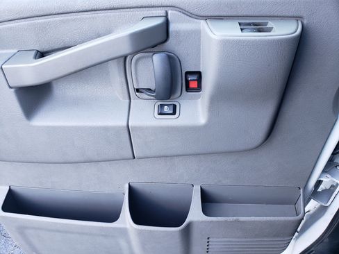 Used 2021 Chevrolet Express 2500 image 11