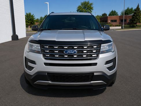 Used 2017 Ford Explorer XL FWD image 2