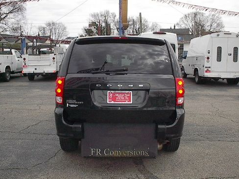 Used 2016 Dodge Grand Caravan SE image 5