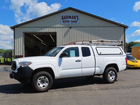Used 2019 Toyota Tacoma 2WD Access Cab image 1