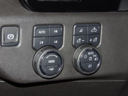 Used 2025 Chevrolet Silverado 2500 4x4 Crew Cab High Country image 33