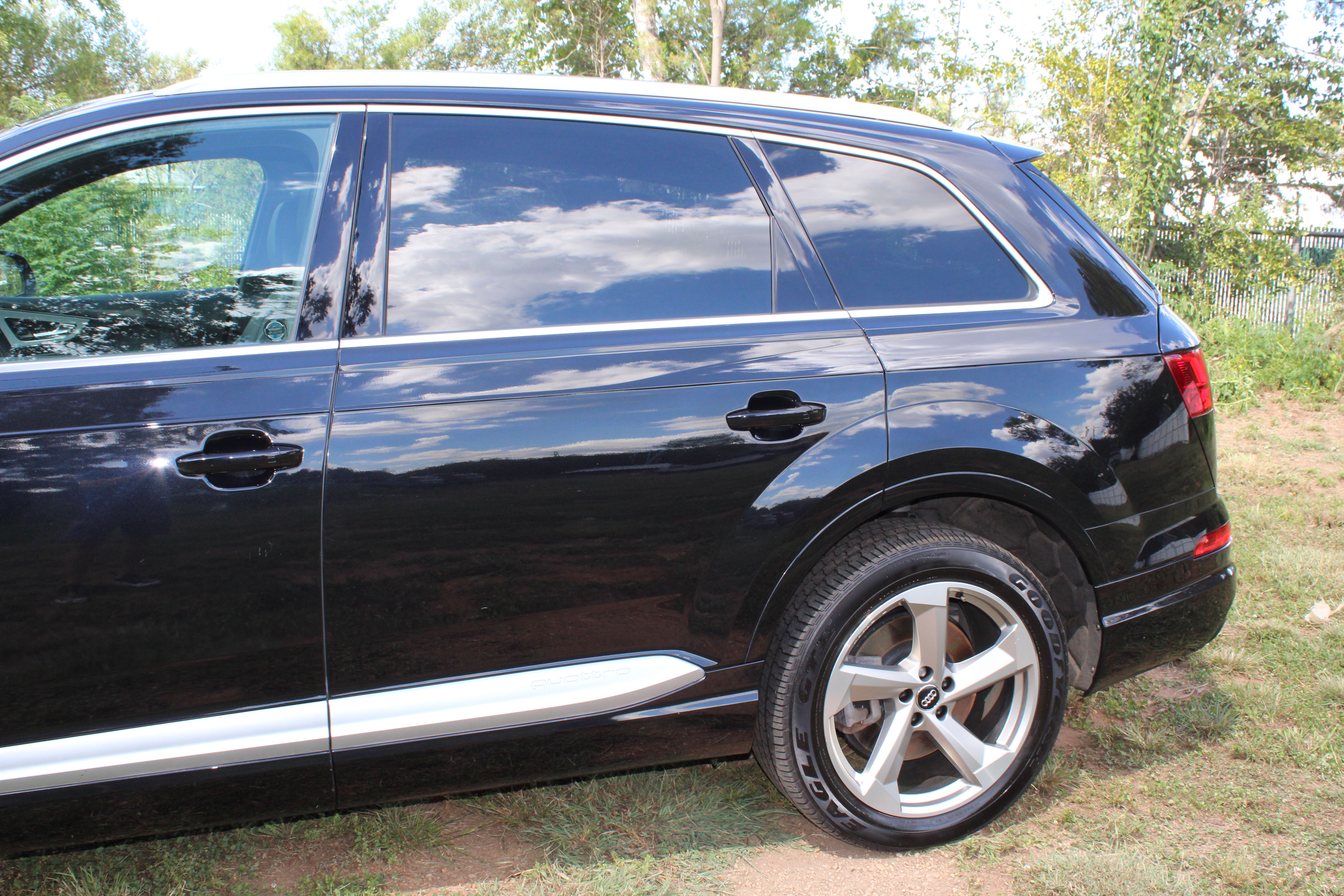 Used 2017 Audi Q7 3.0T Prestige w/ S Line AWD/4WD image 3