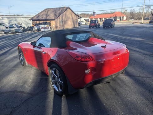 Used 2007 Pontiac Solstice image 2