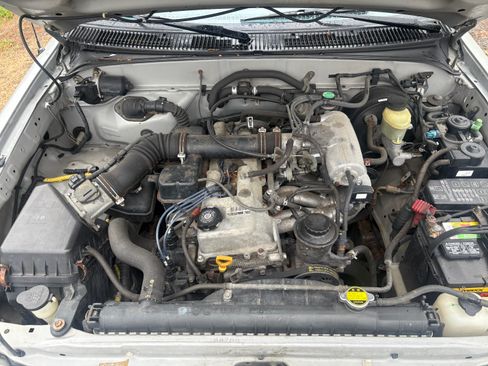 Used 2000 Toyota Tacoma 4x4 Regular Cab image 13
